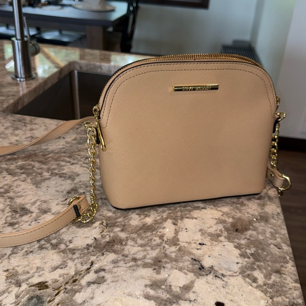 LIKE NEW Steve Madden tan crossbody
